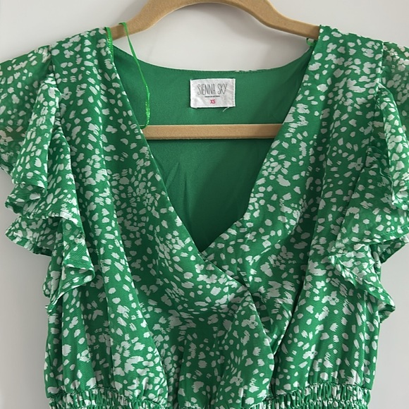 Woman’s Green Mid Calf Smocked V-Neck Dress - Size XS - Picture 6 of 8